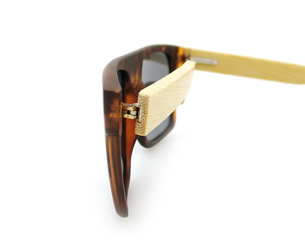 Las gafas de sol de madera de estilo retro para hombre más vendidas tienen lentes marrones degradados polarizados