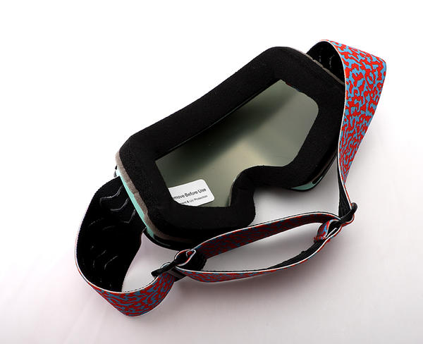 2022 gafas de esquí a prueba de viento y ciegas para la nieve estilo mujer de gran calidad supercalientes